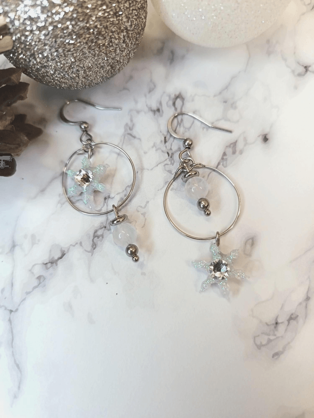 Boucles d'oreilles asymétrique hiver blanc